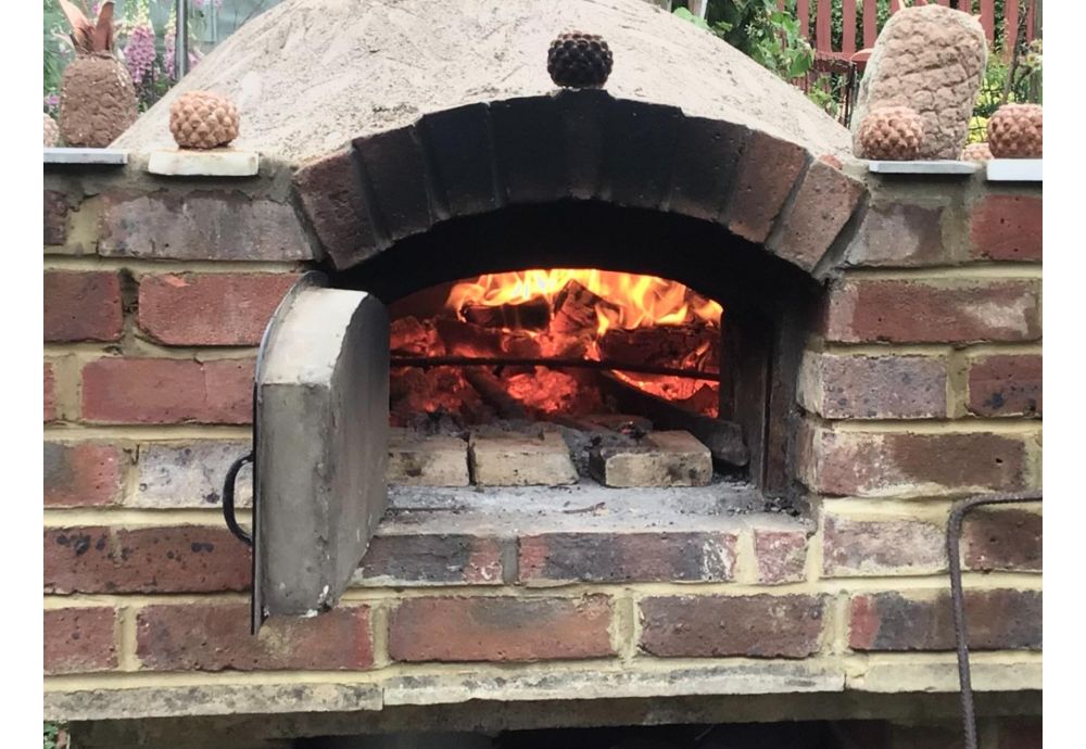 Brug en brændefyret pizzaovn korrekt